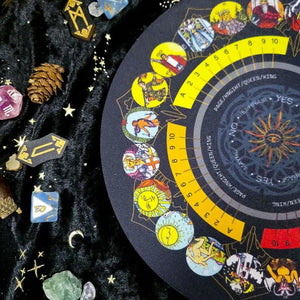 Tapete Para Pédulo Con Diseño De Tarot + Sahumerio De Regalo Negro