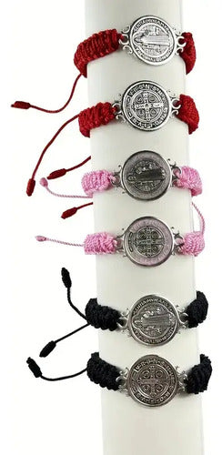 Pulsera De San Benito En Relieve 2 X 1 Rojo 27 Cm